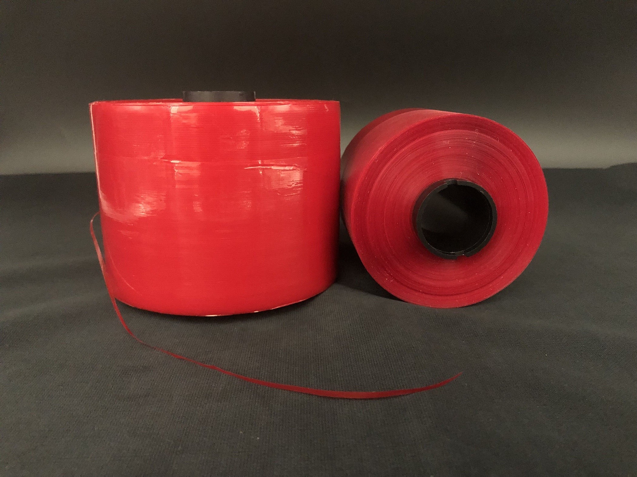 la bande rouge de larme Rolls de sécurité faite sur commande adhésive enorme de 5mm pour l'emballage de sac de papier de DHL et s'ouvrent
