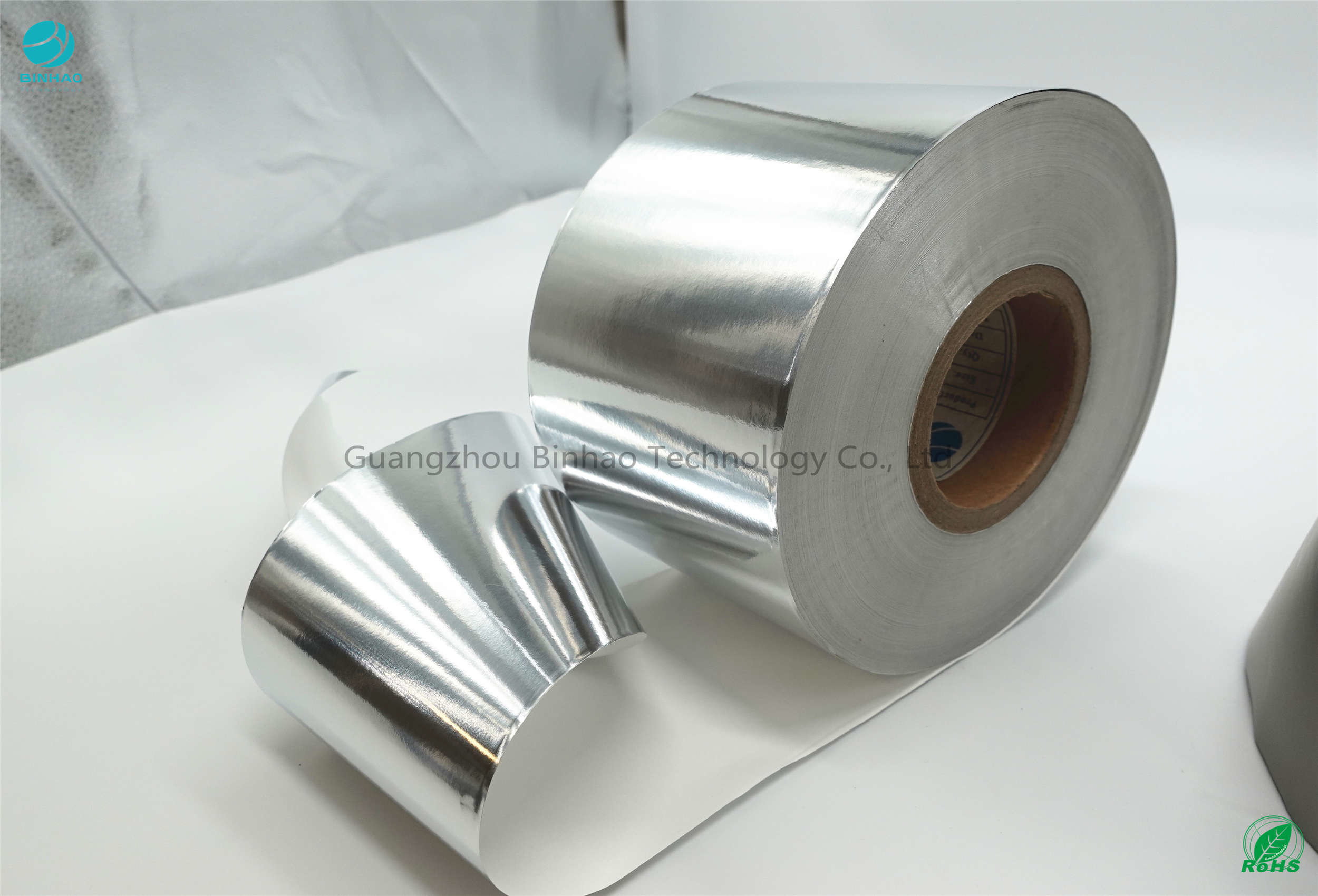 Impression du papier adapté aux besoins du client de papier aluminium de cigarette de l'argent 70gsm 83mm